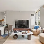 The Bernadin- Designer 3Br City Center With Balcony