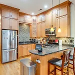 6 Mi To Dtwn Chicago Dog-Friendly Gem With Hot Tub!