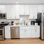 Modern 3Br Chicago Downtown Apartment Near Loyola University & Lakefront