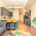 Stylish Friendly 3Br Suite Near Mccormick 2001 S State St - 2C