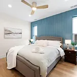 Comfy 3-Bd Apt Near United Center With Balcony