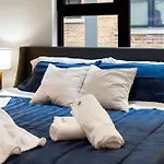 2Bd 2Ba Condo- Steps To Lake With Gym & Parking