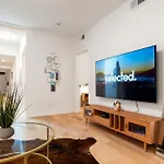 Stay In Wrigley Close To The Field Lake & Food