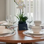 Modern Condo By Med District With Parking & Laundry