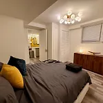 Gold Coast 2Br Suite Near Oak Street