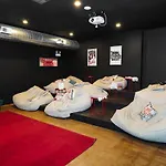 Modern 4Br Pilsen Retreat Near Illinois Medical District & Chicago Downtown