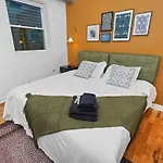 Modern 4Br Pilsen Retreat Near Illinois Medical District & Chicago Downtown