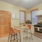 2 Bed Near Ohare - Free Garage Parking - Quiet Stay