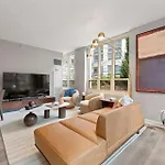 The Bernadin- Designer 3Br City Center With Balcony