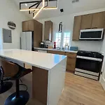 Chic Luxe Spa Retreat Light Filled King Bed Garage