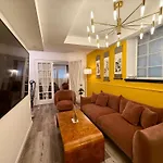 Gold Coast 2Br Suite Near Oak Street