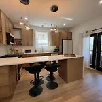 Sleek Avondale Condo Spa Bath 2 Bed King And Queen And Garage