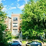 Cubs Apt Near Wrigley