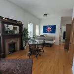 Cubs Apt Near Wrigley