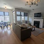 Updated 3 Bedroom Chicago Downtown Pilsen