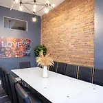 Apartment Massive 6br Luxury Sleeps 12 Guests With Jacuzzi & Pool Table Perfect Group And Optional Parking Near Mccormick Place & Soldier Field Chicago