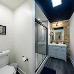 Apartment Massive 6br Luxury Sleeps 12 Guests With Jacuzzi & Pool Table Perfect Group And Optional Parking Near Mccormick Place & Soldier Field Chicago