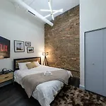 Apartment Massive 6br Luxury Sleeps 12 Guests With Jacuzzi & Pool Table Perfect Group And Optional Parking Near Mccormick Place & Soldier Field *