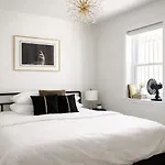 Cozy Wicker Park With Movie * Chicago