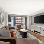 Hilton Grand Vacations Club Magnificent Mile Hotel Chicago