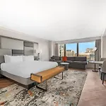 Hilton Grand Vacations Club Magnificent Mile Hotel