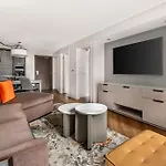 Hilton Grand Vacations Club Magnificent Mile Hotel Chicago