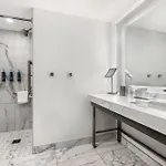 Hilton Grand Vacations Club Magnificent Mile Chicago