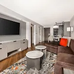 Hilton Grand Vacations Club Magnificent Mile Hotel 3*