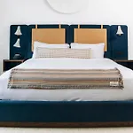 The Neighborhood - Little Italy Apartment *