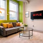 Mccormick Oasis With Balcony, Optional Parking, Patio And Gym Sleeps 6 Near Mccormick Place, Grant Park, Soldier Field & Museum Campus