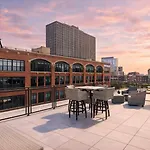 Apartment Mccormick Oasis With Balcony, Optional Parking, Patio And Gym Sleeps 6 Near Mccormick Place, Grant Park, Soldier Field & Museum Campus *