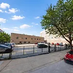 Mccormick Oasis With Balcony, Optional Parking, Patio And Gym Sleeps 6 Near Mccormick Place, Grant Park, Soldier Field & Museum Campus Apartment *