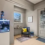 Elegant And Chic 2Bed 2Bath Steps From The Lake!