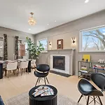 Elegant And Chic 2Bed 2Bath Steps From The Lake!