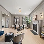 Elegant And Chic 2Bed 2Bath Steps From The Lake!