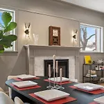 Elegant And Chic 2bed 2bath Steps From The Lake! *