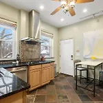 Elegant And Chic 2bed 2bath Steps From The Lake! *