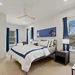 Elegant And Chic 2bed 2bath Steps From The Lake! *