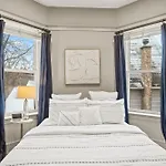 Elegant And Chic 2bed 2bath Steps From The Lake! Chicago