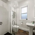 Apartment Elegant And Chic 2bed 2bath Steps From The Lake!