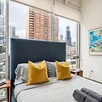 Downtown Mich Ave - 6 Penthouses, Sleep 25 Holiday home