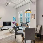 Holiday home Downtown Mich Ave - 6 Penthouses, Sleep 25 *