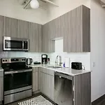Downtown Mich Ave - 6 Penthouses, Sleep 25 *