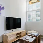 Downtown Mich Ave - 6 Penthouses, Sleep 25 * Chicago