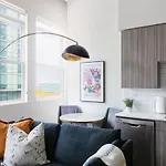 Downtown Mich Ave - 6 Penthouses, Sleep 25