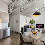 Downtown Mich Ave - 6 Penthouses, Sleep 25