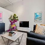Downtown Mich Ave - 6 Penthouses, Sleep 25 Holiday home