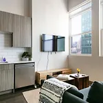 Downtown Mich Ave - 6 Penthouses, Sleep 25 * Chicago