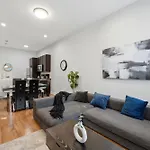 Apartment 4br 3ba Pilsen Retreat - 10 Min From Downtown Chicago