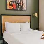 Livn Millennium Park Downtown Apartment *